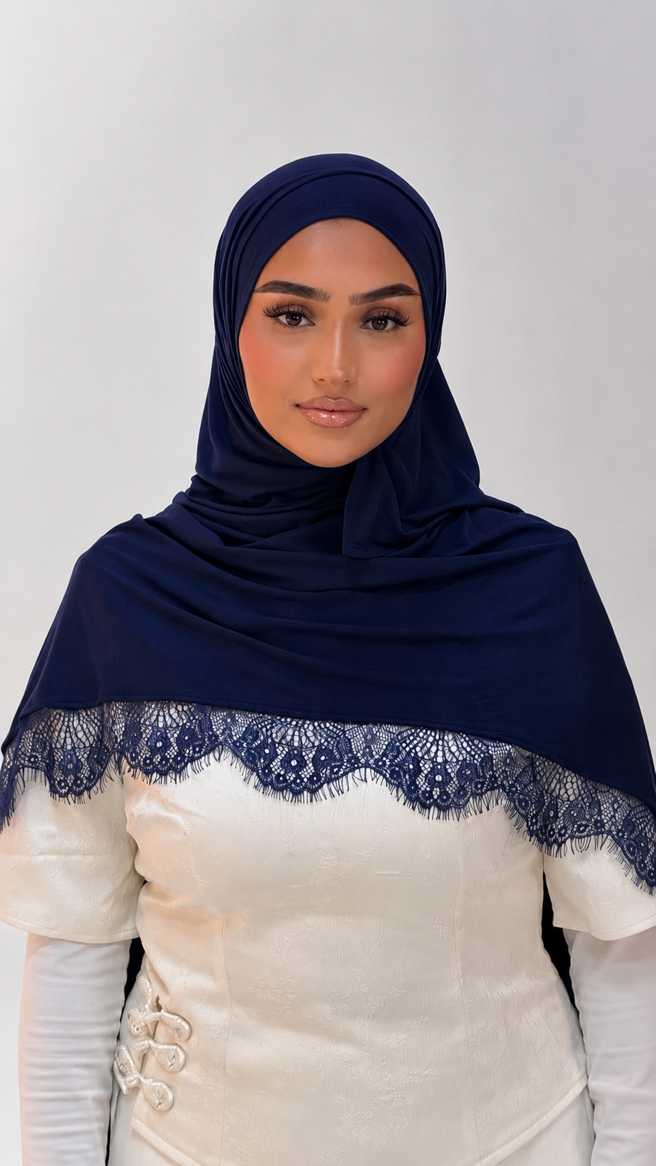 Hijab dentelle bleu nuit