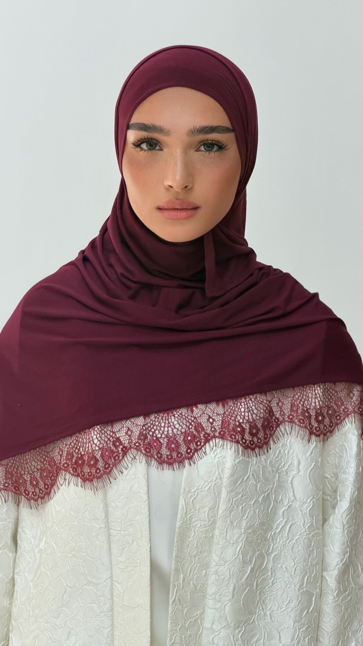 حجاب دانتيل عنابي